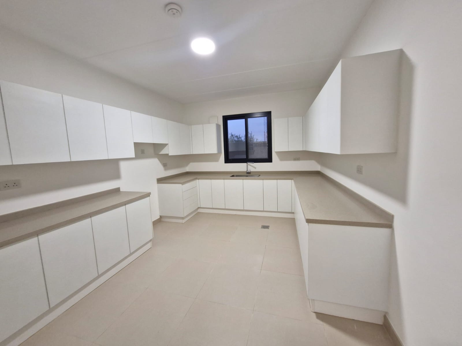 🏡 *Luxury Villa in Sedra – Roshn*   ✨ 300 m² Modern Villa | Elegance Meets Functionality     